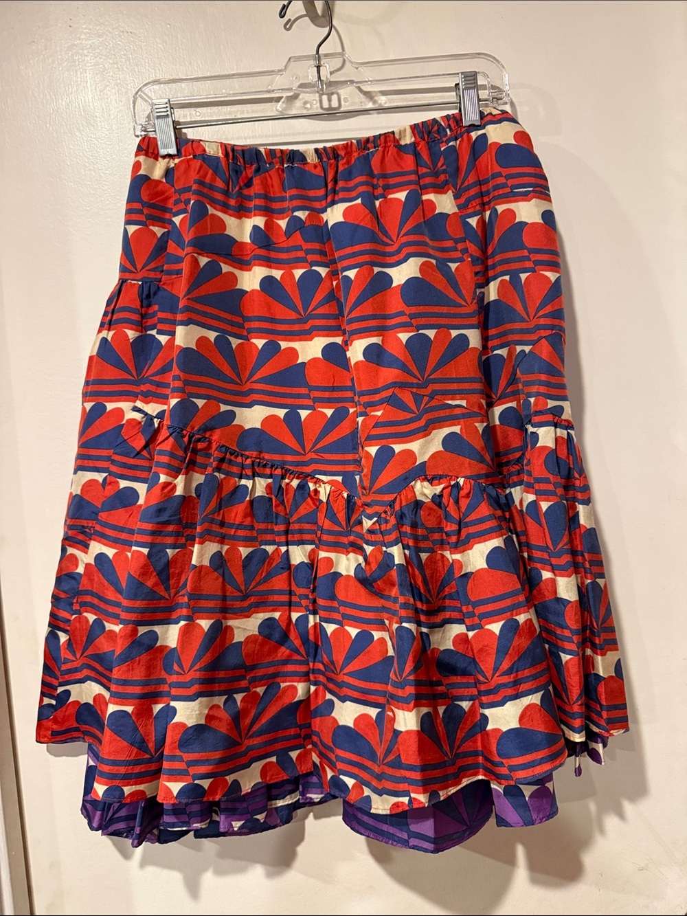 Marc Jacobs Silk Tiered Skirt in Red, Purple and Cream. Size 6